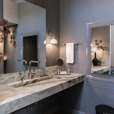 Modern With Fast Wifi And Parking 3* Oss