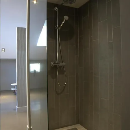 Modern With Fast Wifi And Parking Oss